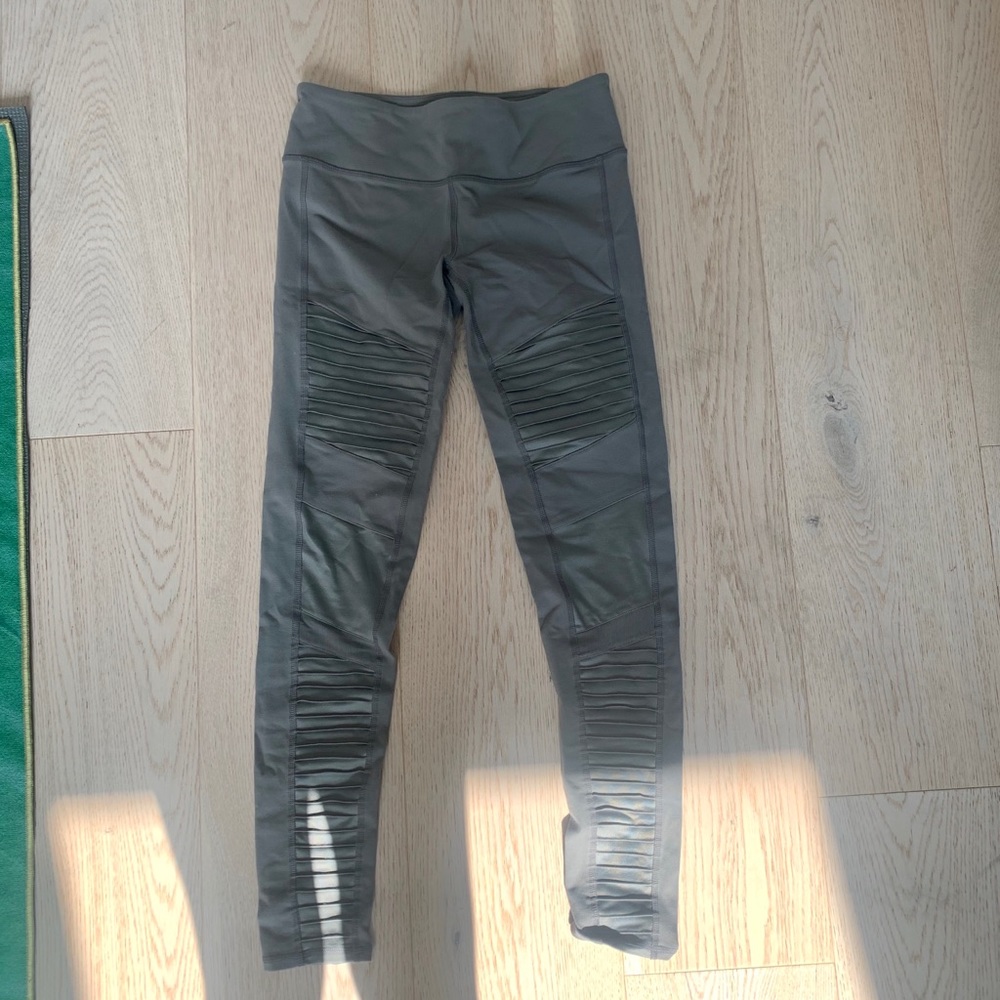 Alo Leggings